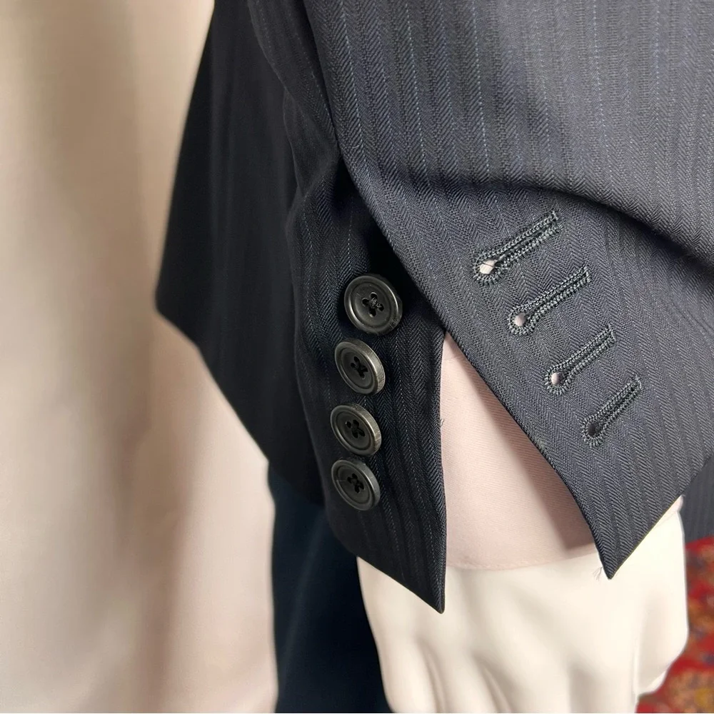 Samuelsohn 40R Navy Pinstripe Blazer - Super 120s, Surgeon’s Cuffs - Picture 4 of 9